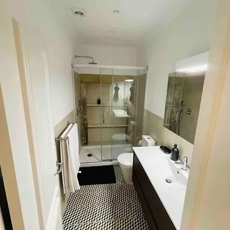 Moderno Com Jardim Av. Da Liberdade Apartment