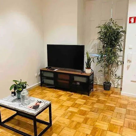 Moderno Com Jardim Av. Da Liberdade * Lizbona