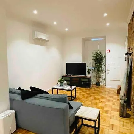 Moderno Com Jardim Av. Da Liberdade *